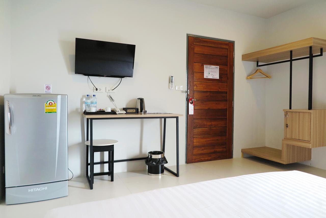 Phuket Marine Poshtel - Sha Plus Chalong Extérieur photo