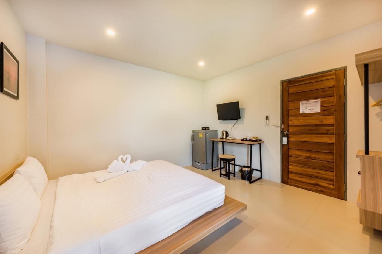Phuket Marine Poshtel - Sha Plus Chalong Extérieur photo